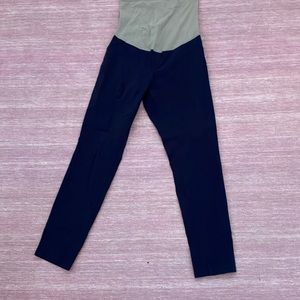 Motherhood Maternity Navy Capri Pant Size M